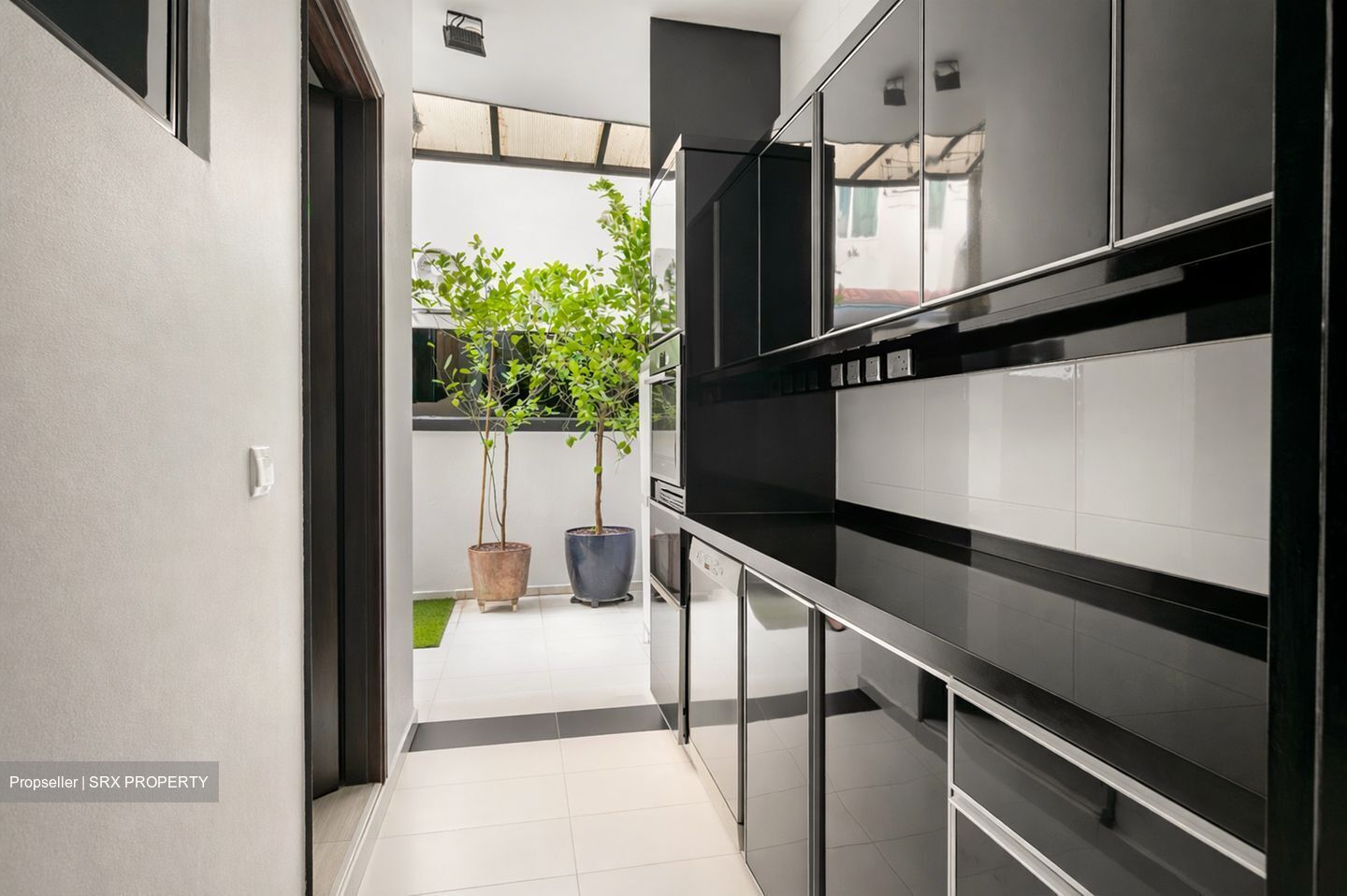 Eastwood Road (D16), Terrace #536904851